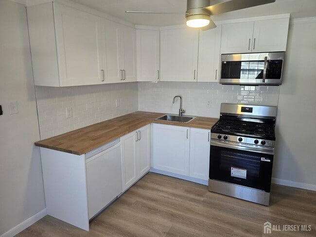 Building Photo - 633 Linden Ave