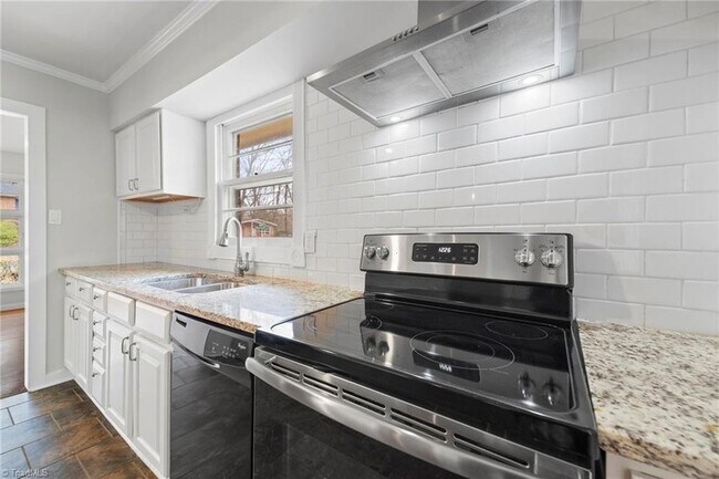 Building Photo - 2801 Wynnewood Dr