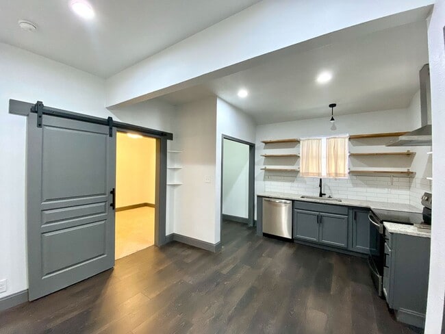 Building Photo - Dignowity Remodeled 3 bedroom 2 bath