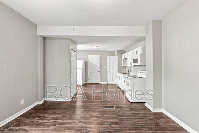 Building Photo - 1013 E Legrande Ave