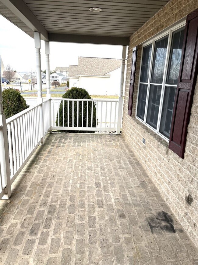 Building Photo - 152 Lantern Ln