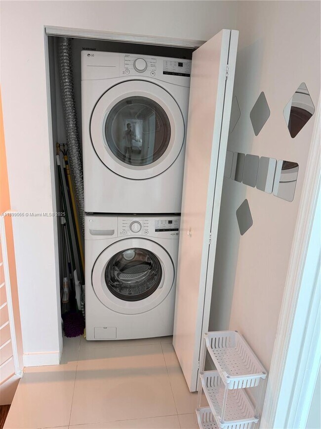 Building Photo - 60 SW 13th St