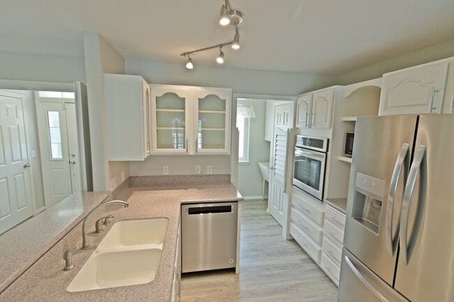 Building Photo - Loch Haven Hills Home