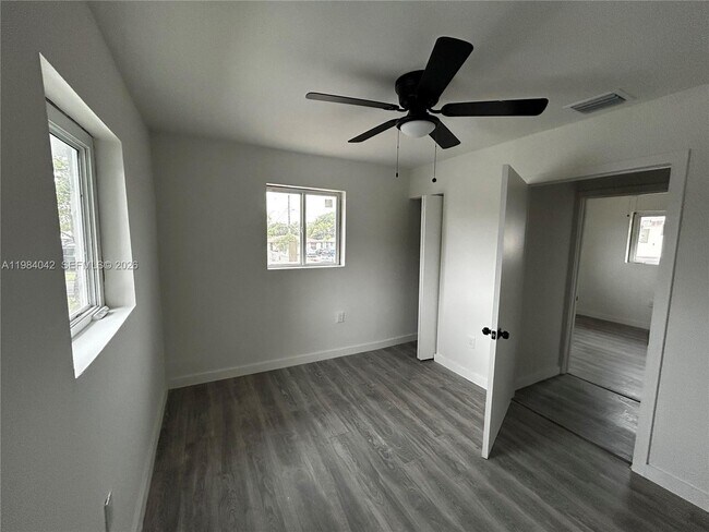 Building Photo - 4429 SW 21st St