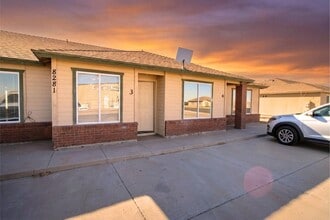 Building Photo - 8281 W Sandy Ln