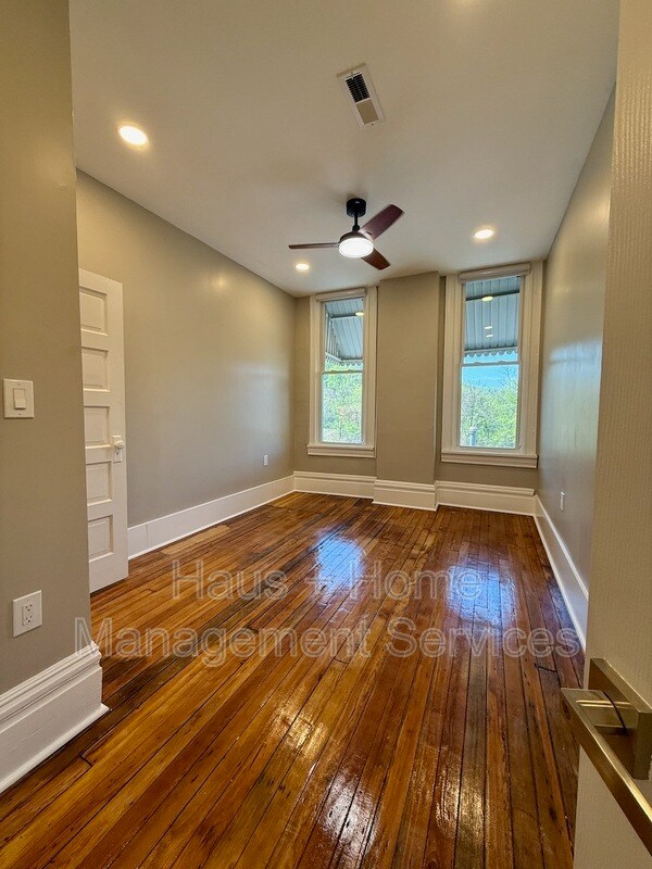 Building Photo - 906 Penn Ave