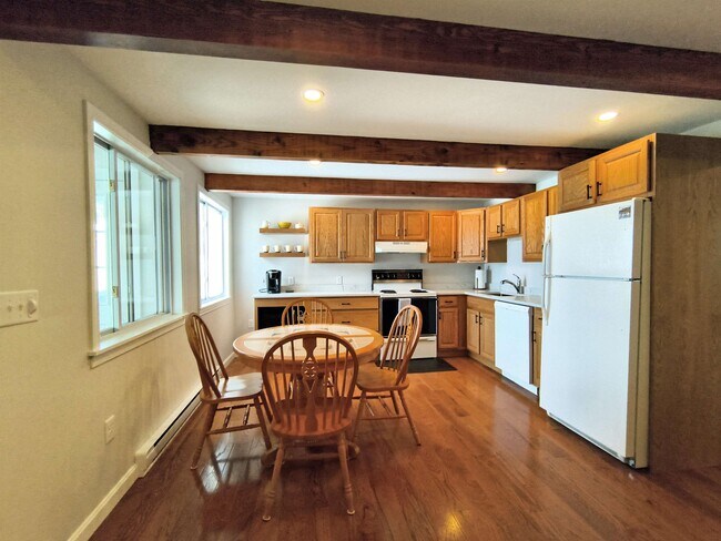 Building Photo - 1330 Lake St