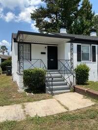 Building Photo - 2 Bed / 1 Bath Apartment for Rent - We have your next HOME ready!