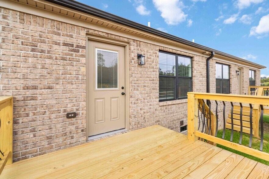 Building Photo - 418 Nandino Cir