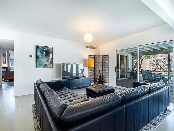 Building Photo - 2223 N Magnolia Rd