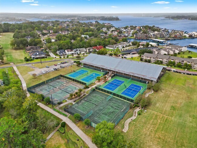 Building Photo - 117 E Park Dr