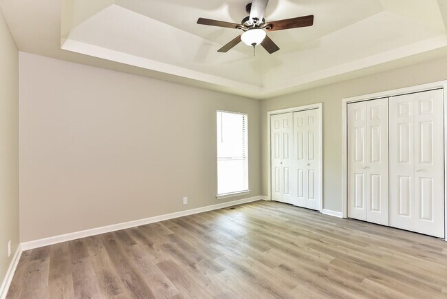 Building Photo - 6009 Legend Dr