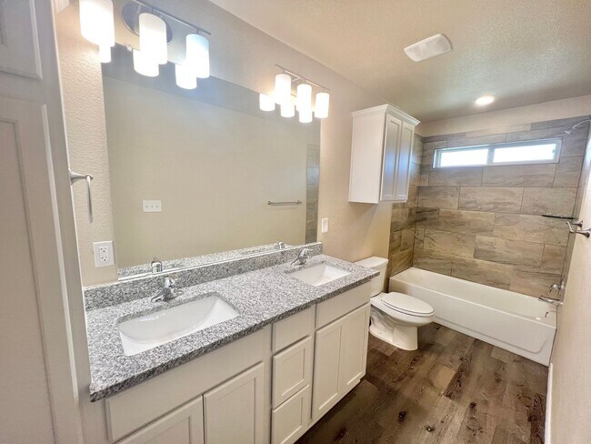 Building Photo - Cute 3 Bed Duplex in Temple!