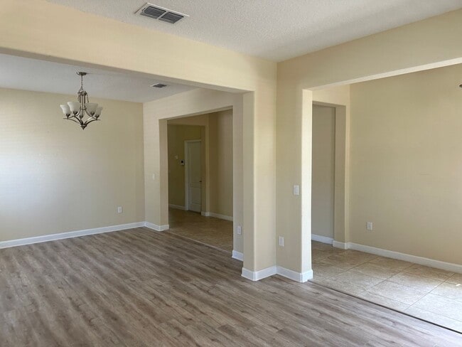 Building Photo - Beautiful 4/3.5 home located in Independence Signature Lakes Community of Winter Garden!