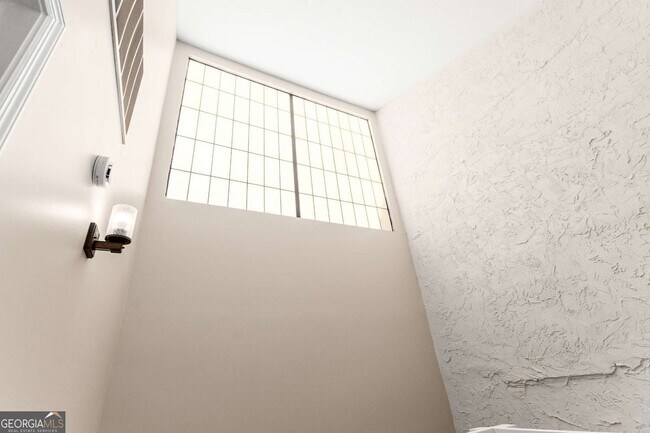 Building Photo - 510 E Ponce de Leon Ave