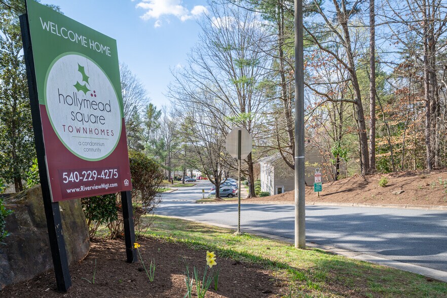 Building Photo - 2702 Gatewood Cir