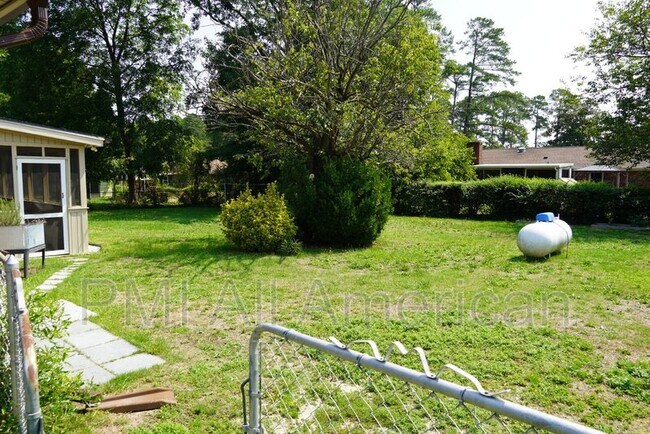 Building Photo - 622 Bedford Rd