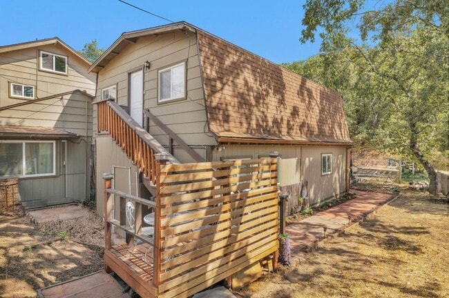 Building Photo - MOVE-IN SPEACIAL!! Peaceful Farmhouse Stud...