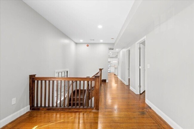 Building Photo - 480 White St