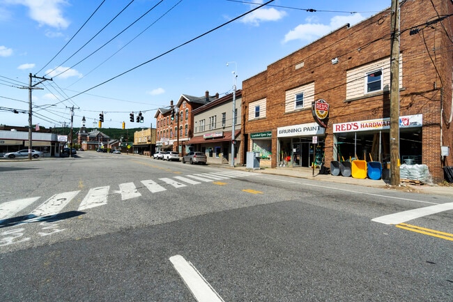 Building Photo - 84 Main St