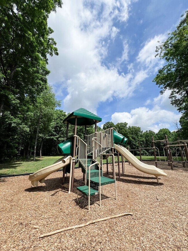 Building Photo - 702 Gleason Dr