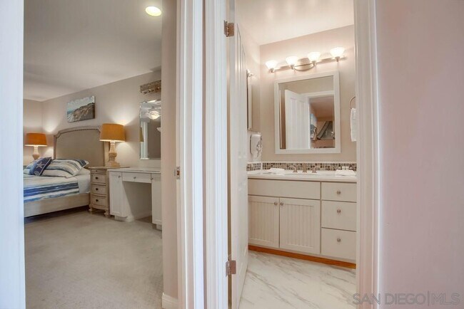 Building Photo - 190 Del Mar Shores Terrace