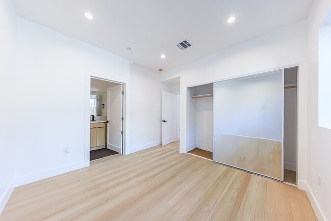 Building Photo - Luxury Never Before Lived in Townhomes!