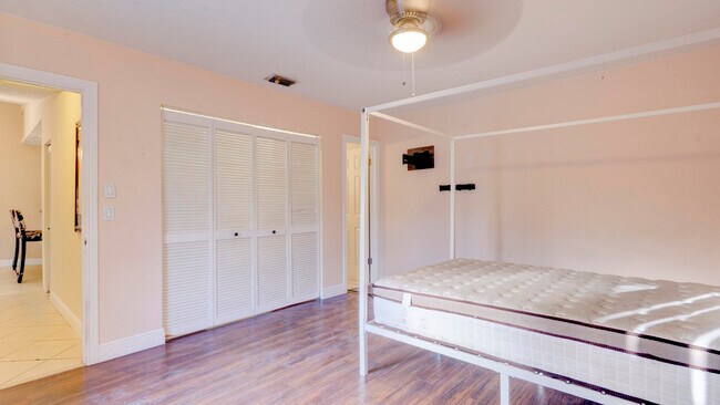 Building Photo - 4782 Sunny Palm Cir