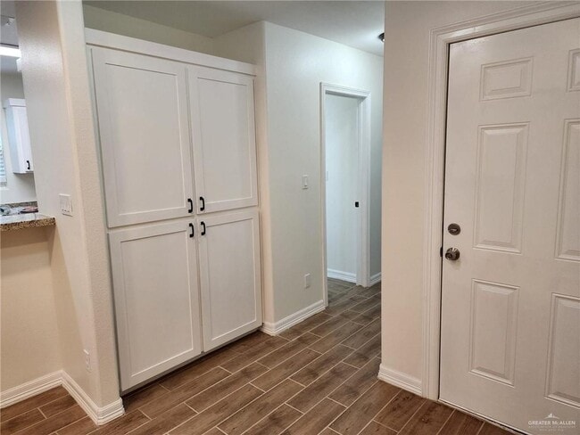 Building Photo - 14 E Champion St