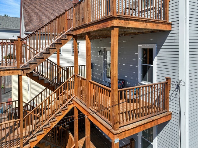 Building Photo - 18 Armandine St