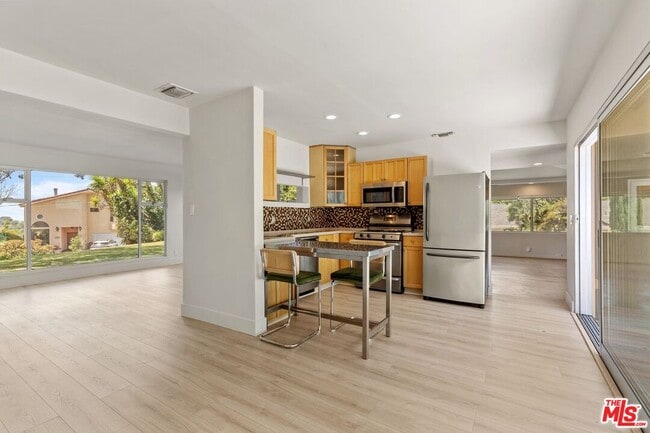 Building Photo - 4608 Nob Hill Dr