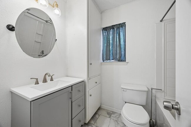 Building Photo - 8106 Sonnet Ave