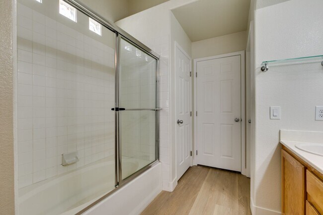 Building Photo - SW BEAUTY*2 BEDROOMS*OPEN FLOORPLAN*COMMUNITY POOL, GATED*CHECK THIS HOME OUT TODAY!