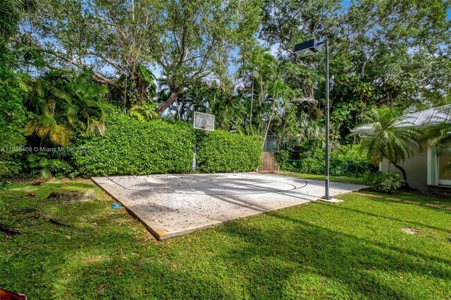 Building Photo - 5765 SW 84th St