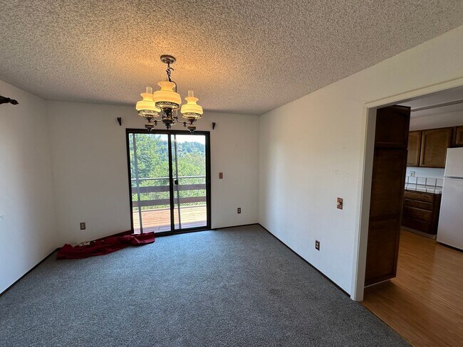 Building Photo - Expansive House in the Monclair Village, Q...