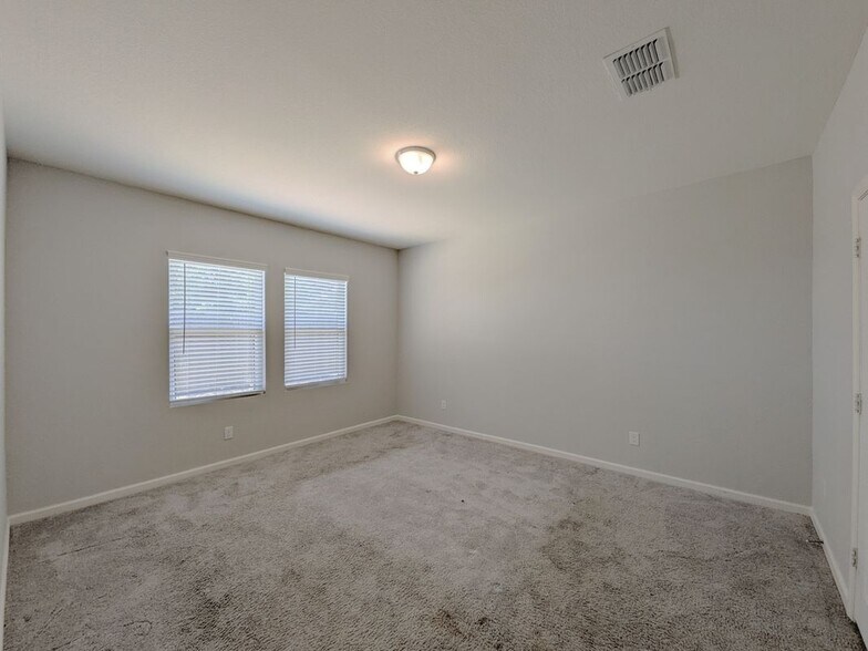 Building Photo - 2905 Aspen Dr