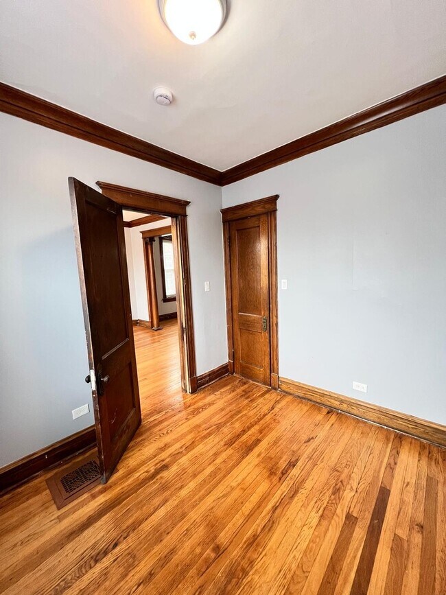 Building Photo - 6810 S Calumet Ave