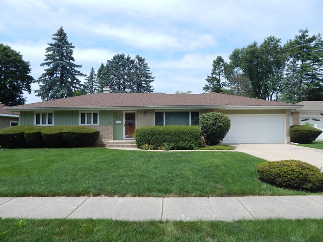 Building Photo - 1608 Martha Dr
