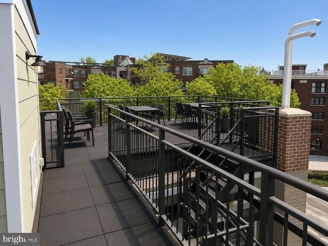 Building Photo - 1352 Longfellow St NW