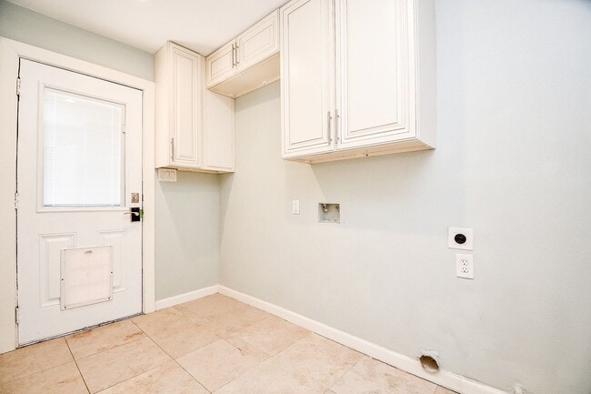 Building Photo - 15711 Pine Mountain Dr