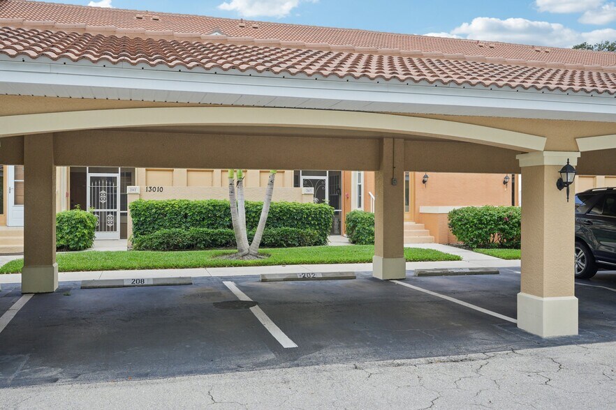 Building Photo - 13010 Amberley Ct