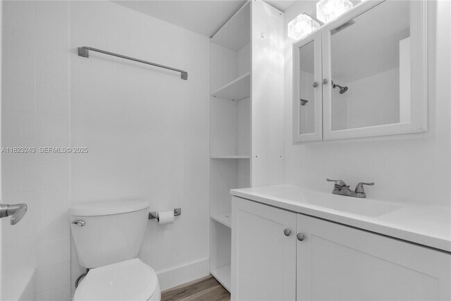 Building Photo - 6920 Harding Ave