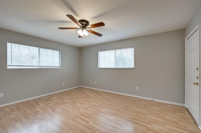 Building Photo - 5320 Lovell Ave