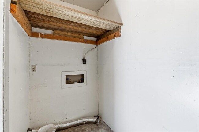 Building Photo - 2201 Lanier Dr