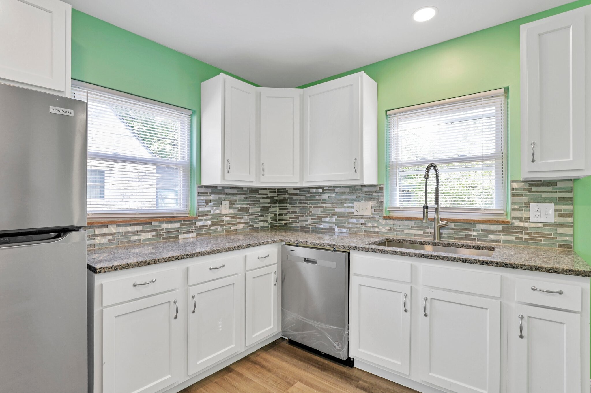Building Photo - 2805 Parkland Pl