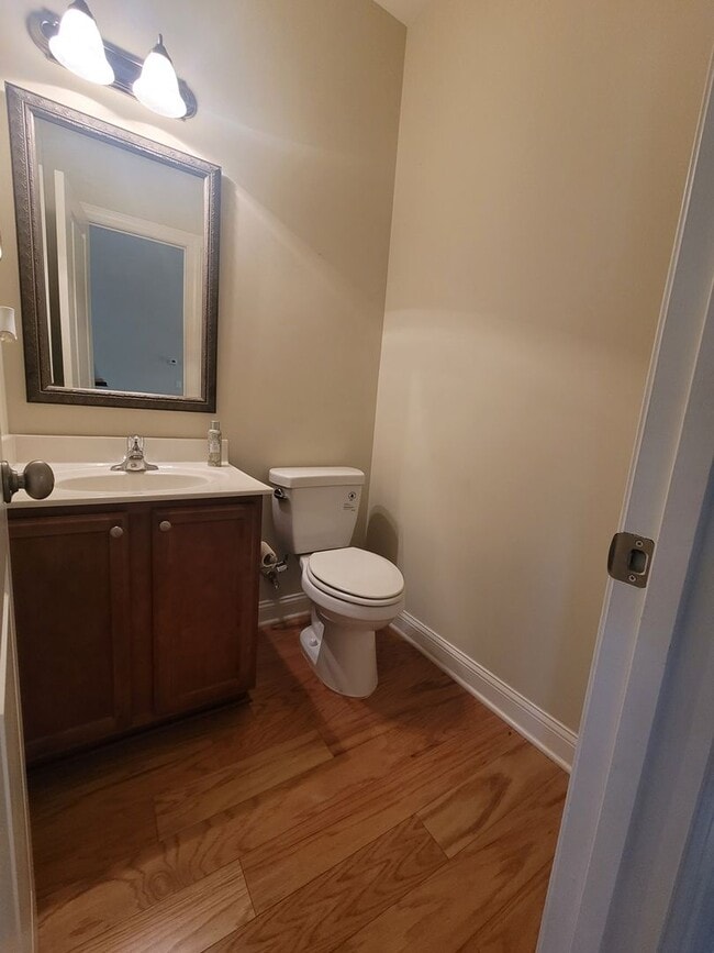 Building Photo - This 3 bedroom 2.5 bath brick townhouse with one car garage is located in Westgate Shoreline subd...