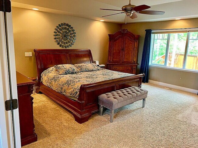 Building Photo - "Discover Your Dream Home: Spacious 4-Bedroom Sanctuary with 3 Full Baths in Beautiful Anchorage!"