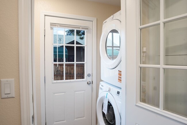 Building Photo - Fully Updated 2 Bed 1 Bath in Woodland Park!