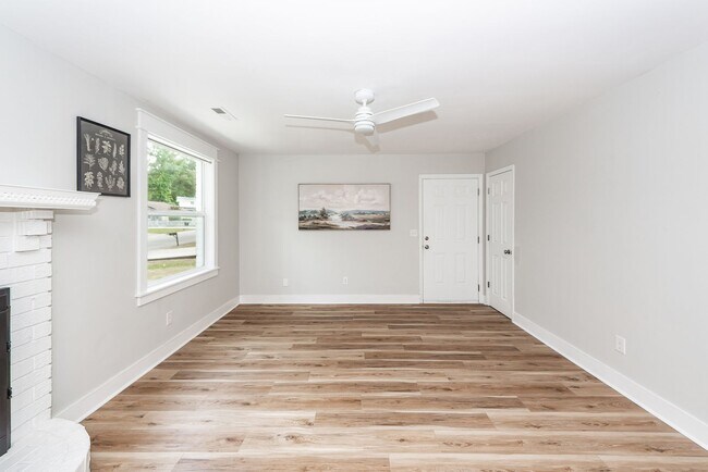 Building Photo - 3 Bedroom, 1 Bathroom Home in Willowbrook - Goose Creek
