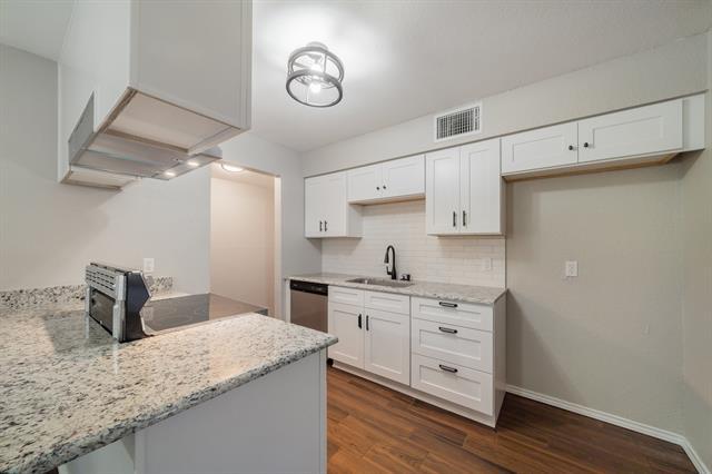 Building Photo - 3604 Biscay Dr